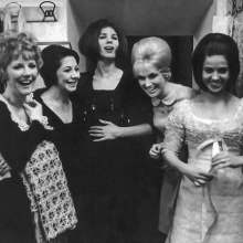 Petula Clark, Timi Yuro, Iva Zanicchi, Dusty Springfield και Audrey Arno στα παρασκήνια του Sanremo Music Festival, 1965