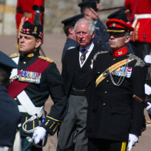 Ο πρίγκιπας Κάρολος στην κηδεία του πρίγκιπα Φιλίππου δάκρυσε αρκετές φορές, καθώς συνόδευσε τον πατέρα του στην τελευταία του κατοικία