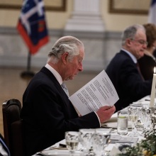 Ο πρίγκιπας Κάρολος κατά το δείπνο στο Προεδρικό Μέγαρο