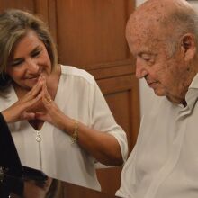 Ο Μίμης Πλέσσας και η Λουκίλα Καρρέρ στο μαύρο πιάνο