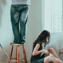 Ζευγάρι φτιάχνει το σπίτι του