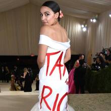 Η Alexandria Ocasio-Cortez στο Met Gala 