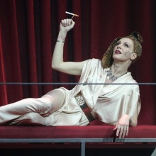 Εβελίνα Παπούλια: Αγαπώ το μπότοξ, το λατρεύω