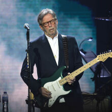 Ο Eric Clapton κυνηγά δικαστικά μια γυναίκα που πούλησε πειρατικό CD του για 9,95€