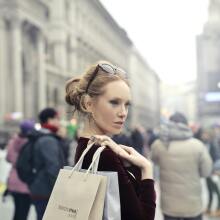 Οι MSCHF ανεβάζουν φάρσες με τις οποίες κοροϊδεύουν τη μόδα, τον κόσμο της και τις συνήθειες των καταναλωτών. 