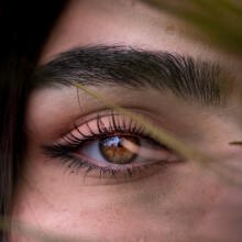 Τα τρία χρώματα σκιάς που ταιριάζουν απόλυτα με τα καστανά μάτια και δίνουν ένταση στο βλέμμα.