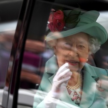 Η βασίλισσα Ελισάβετ μέσα σε αυτοκίνητο κατά την τελευταία της δημόσια εμφάνιση
