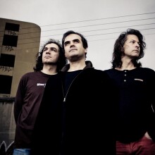 Human Touch  - Με τρεις εκλεκτούς φίλους