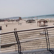 Ελένα Χουζούρη, Ο θείος Αβραάμ μένει πάντα εδώ