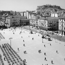 Η Αθήνα μέσα από τα Φωτογραφικά Αρχεία του Μουσείου Μπενάκη ©Δημήτριος Χαρισιάδης, Άποψη της Πλατείας Συντάγματος, 1956