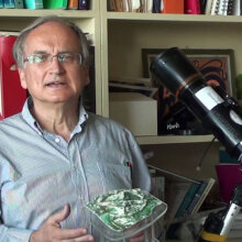 O Κώστας Καζαμιάκης συνομιλεί με τον Ξενοφώντα Μουσά