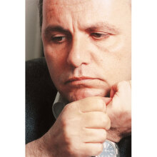 Ο Νίκος Θρασυβούλου συνομιλεί με τον συγγραφέα Σωτήρη Δημήτριου