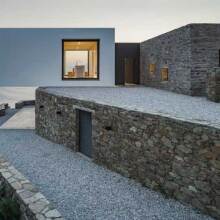 Κατηγορία Καλύτερο Πραγματοποιημένο Έργο Νέας Αρχιτεκτονικής σε υφιστάμενο κτίριο: Κατοικία στο Μαρμάρι, Εύβοια | gkotsis serafimidou architects © Γιώργος Μεσσαριτάκης