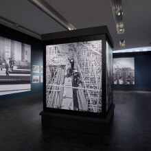 smili kai mnimi moyseio akropolis