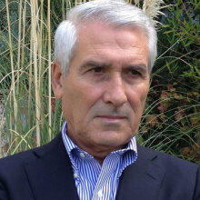 O Νίκος Θρασυβούλου συνομιλεί με τον ποιητή Βαγγέλη Χρόνη