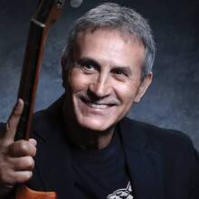 Ο Γιώργος Νταλάρας 