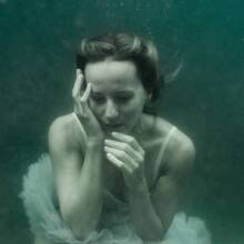 Silence: Ατομική έθεση υποβρύχιας φωτογραφίας της Ρενέ Ρεβάχ στη ΔΛ gallery 