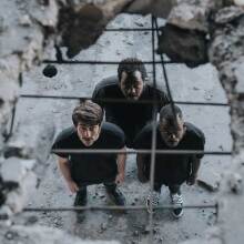 «Όταν τα χελιδόνια κλαίνε» στο Θέατρο Αγγέλων Βήμα