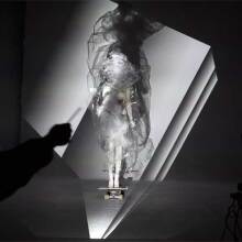 AMID | multimedia dance performance της Χρυσάνθης Μπαδέκα στο Θέατρο Ροές