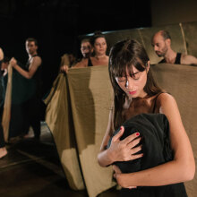 Το Σκλαβί | Ξένια Καλογεροπούλου | Συν-σκηνοθεσία: Θωμάς Μοσχόπουλος & Σοφία Πάσχου Ι Θέατρο Πόρτα