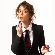 Ήρα Κατσούδα «Για γυναίκα, καλή είναι» στο Θέατρο Τζένη Καρέζη