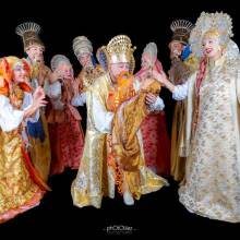 Ο ΤΣΑΡΟΣ ΜΕ ΤΗΝ ΜΑΚΡΙΑ ΓΕΝΕΙΑΔΑ ΣΤΟ ΘΕΑΤΡΟ ΚΙΒΩΤΟΣ