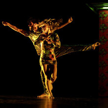 Εvil Unicorns - theatro roes