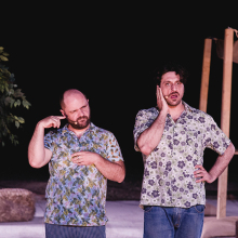 Μάκης Παπαδημητρίου & Γιώργος Χρυσοστόμου στην παράσταση «Πέτρες στις τσέπες του»