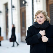 Η Υρώ Μανέ είναι η «Συμβολαιογράφος» στο ΙΜΚ