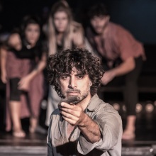 Η «Ιστορία ενός σκύλου που τον έλεγαν πιστό» στο θέατρο Άλφα