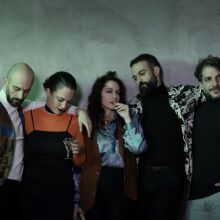 «ΕΝΡΟΝ (πάρτυ σαν να είναι νάιντιζ)» στο ΕΛΕΡ