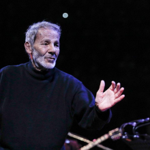 Η νέα εποχή του Δημοτικού Θεάτρου Λυκαβηττού ξεκινά με μία ιστορική συναυλία του Σταύρου Ξαρχάκου