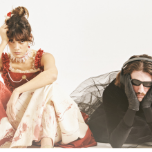 Μαρί Αντουανέτ - Savon Original: «Η ασφυξία του πούπουλου όταν πέφτει»