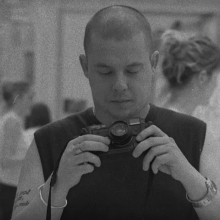 Ο σχεδιαστής μόδας Αλεξάντερ ΜακΚουίν