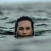 Tι είναι η εσωτερική μας φωνή και πόσο μας βοηθάει να ρίχνουμε μια ματιά μέσα της