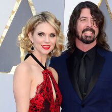 Ντέιβ Γκρολ: Ο frontman των Foo Fighters δηλώνει ότι απέκτησε παιδί εκτός γάμου - Ζητά τη συγχώρεση της οικογένειάς του.