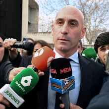 Ο Λουίς Ρουμπιάλες λέει ότι η Τζένι Ερμόσο συναίνεσε στο φιλί - Ο πρώην πρόεδρος της Ισπανικής Ομοσπονδίας Ποδοσφαίρου κατηγορείται για σεξουαλική επίθεση 