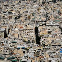 Podcast Πανικοβάλ | Ο Θωμάς Μαλούτας και οι «37 ιστορίες σθηναϊκών πολυκατοικιών»