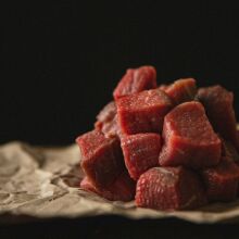 Γιατί εκτοξεύθηκαν οι τιμές στο μοσχαρίσιο κρέας - Τα 20 ευρώ φτάνει πλέον το κιλό