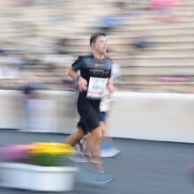 42ος Αυθεντικός Μαραθώνιος Αθήνας: Στιγμιότυπα από τη μαραθώνια διαδρομή 42 χιλιομέτρων 