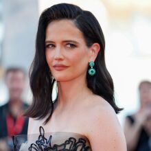 Η ηθοποιός Εύα Γκριν εντάσσεται στο καστ του Wednesday ως Θεία Οφηλία, φέρνοντας νέα δυναμική στην τρίτη σεζόν της σειράς του Netflix