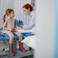 Επίτροπος FDA: Υπήρξαν όπως φαίνεται, 10 θάνατοι παιδιών από εμβόλια κατά της COVID