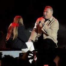 O Αντώνης Ρέμος ανέβασε στη σκηνή την 10χρονη κόρη του - Το τραγούδι που της αφιέρωσε