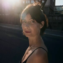 Η Joanna Dunis επανασχεδιάζει την αυτοβιογραφία