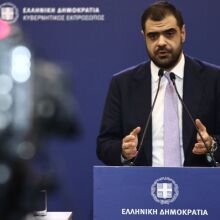 Παύλος Μαρινάκης: Ο κυβερνητικός εκπρόσωπος δηλώνει ανοιχτός σε διάλογο με τους αγρότες, υπογραμμίζοντας ότι η εφαρμογή του νόμου είναι μονόδρομος