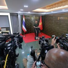 Αξιωματούχος της πολεμικής αεροπορίας της Ταϊλάνδης δίνει συνέντευξη Τύπου