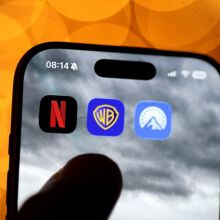 Explainer: Γιατί η Paramount προχωρά σε επιθετική προσφορά εξαγοράς της Warner Bros - Ο ανταγωνισμός με το Netflix για τον έλεγχο του ιστορικού στούντιο.