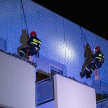 Πυροσβέστες έγιναν και φέτος «Ιπτάμενοι Άγιοι Βασίληδες» για τα παιδιά στο Παίδων «Αγία Σοφία»