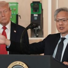 Ο Ντόναλντ Τραμπ εγκρίνει πώληση τσιπ τεχνητής νοημοσύνης της Nvidia στην Κίνα - Οι Δημοκρατικοί εκφράζουν ανησυχίες για την εθνική ασφάλεια των ΗΠΑ