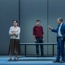 Στέγη Ιδρύματος Ωνάση: Ο Οιδίποδας του Ρόμπερτ Άικ συνεχίζεται με παράταση έως 1 Φεβρουαρίου 2026 μετά τις sold-out παραστάσεις.